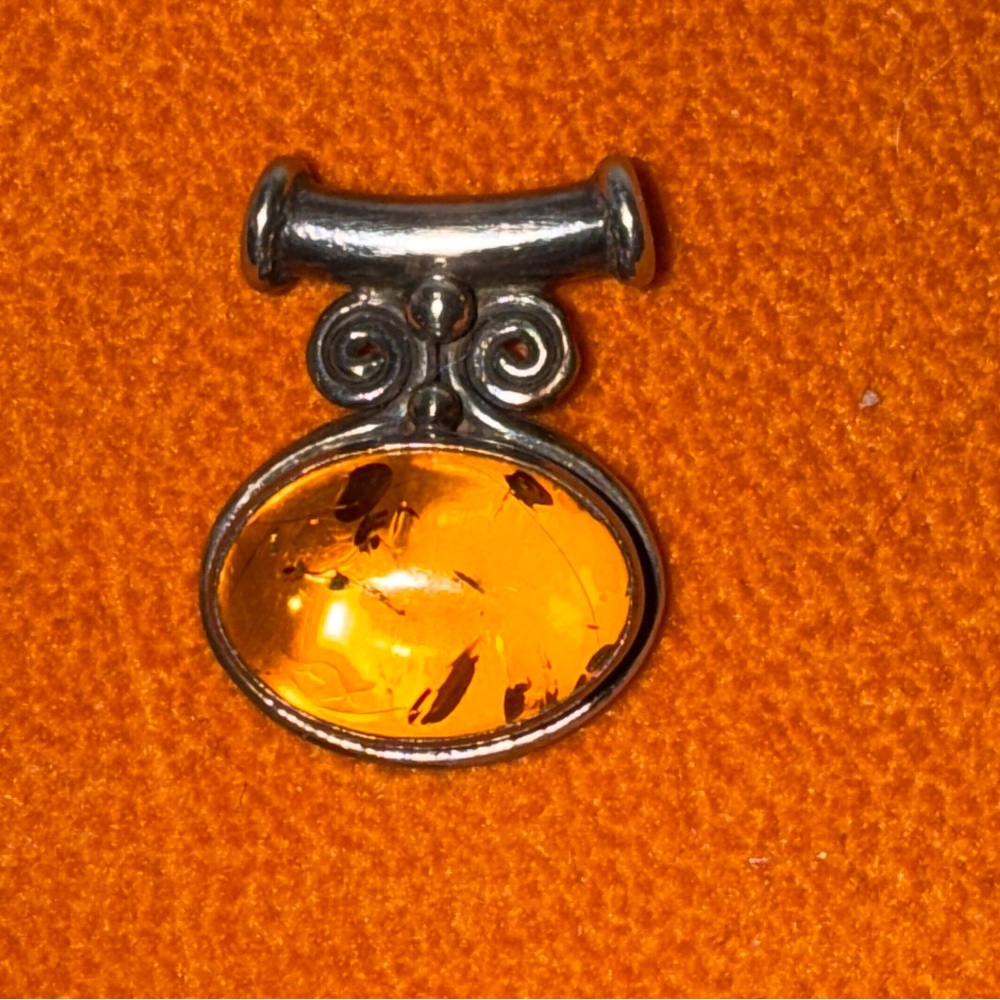 🎉HP🎉Sajen Elegant Silver and Amber Pendant